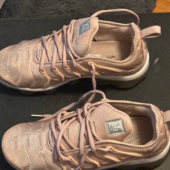 Nike Air Max Plus Light Pink Sneakers - Picture 1 of 6